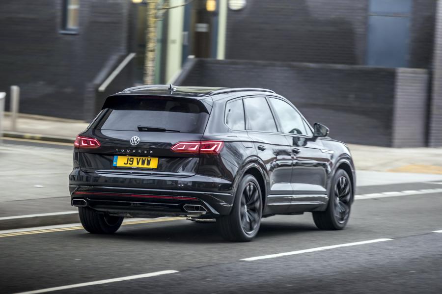  Volkswagen Touareg R-Line Black Edition 2019 года  (UK) (фото 17 из 24)